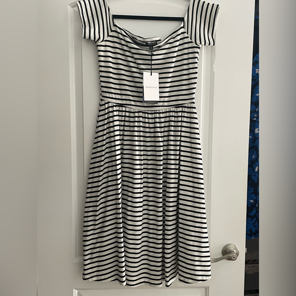 Chic black&cream striped midi-dress